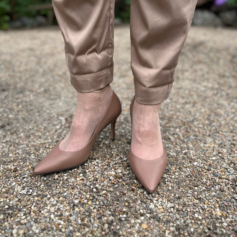 Högl Pump med stilethæl i farven Dark Taupe