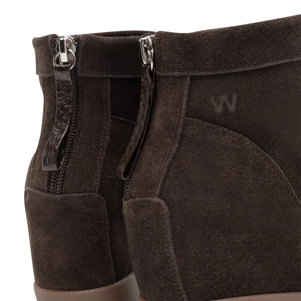 WODEN Støvlelette m/ kilehæl Emmy Chocolate