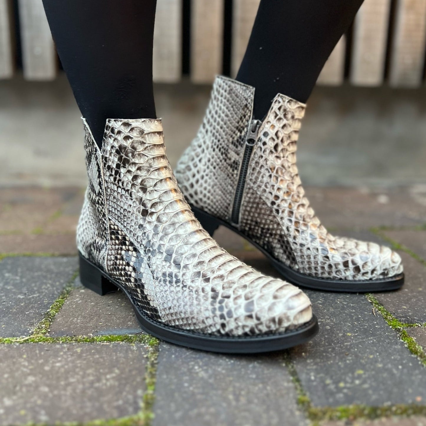 By CJ PytonStøvle Vicki Grey