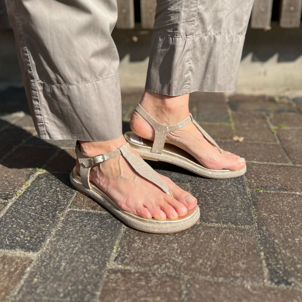 UNISA sandal med glimmer tårem Charlot Platino Twenty20.dk